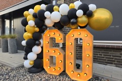 Lichtcijfers 60 met ballonnen