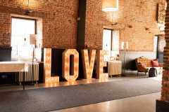 LOVE Lichtletters in een kasteel