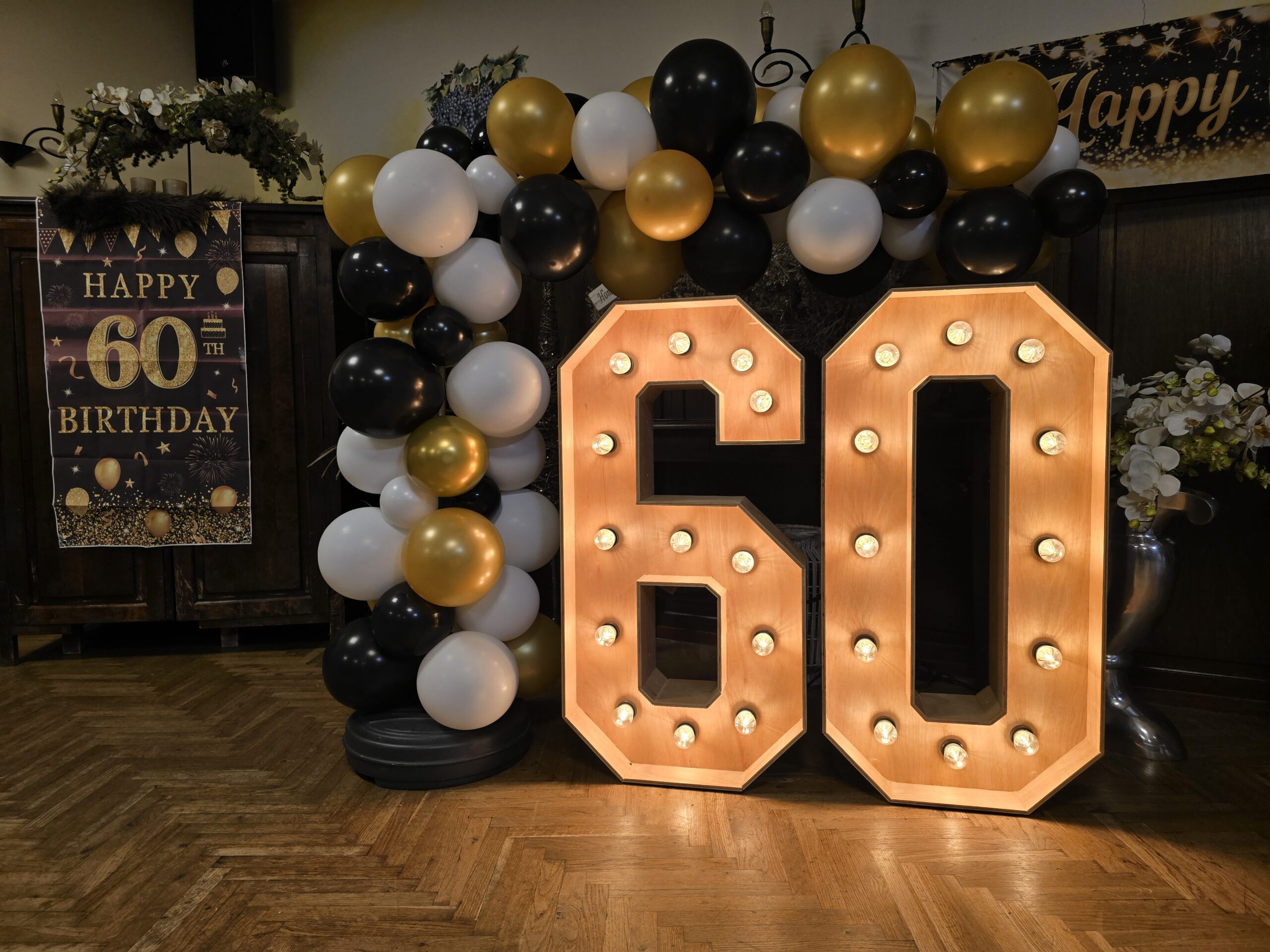 Lichtcijfers 60 met ballonnenpilaar Lichtcijfers 60 met ballonnenpilaar