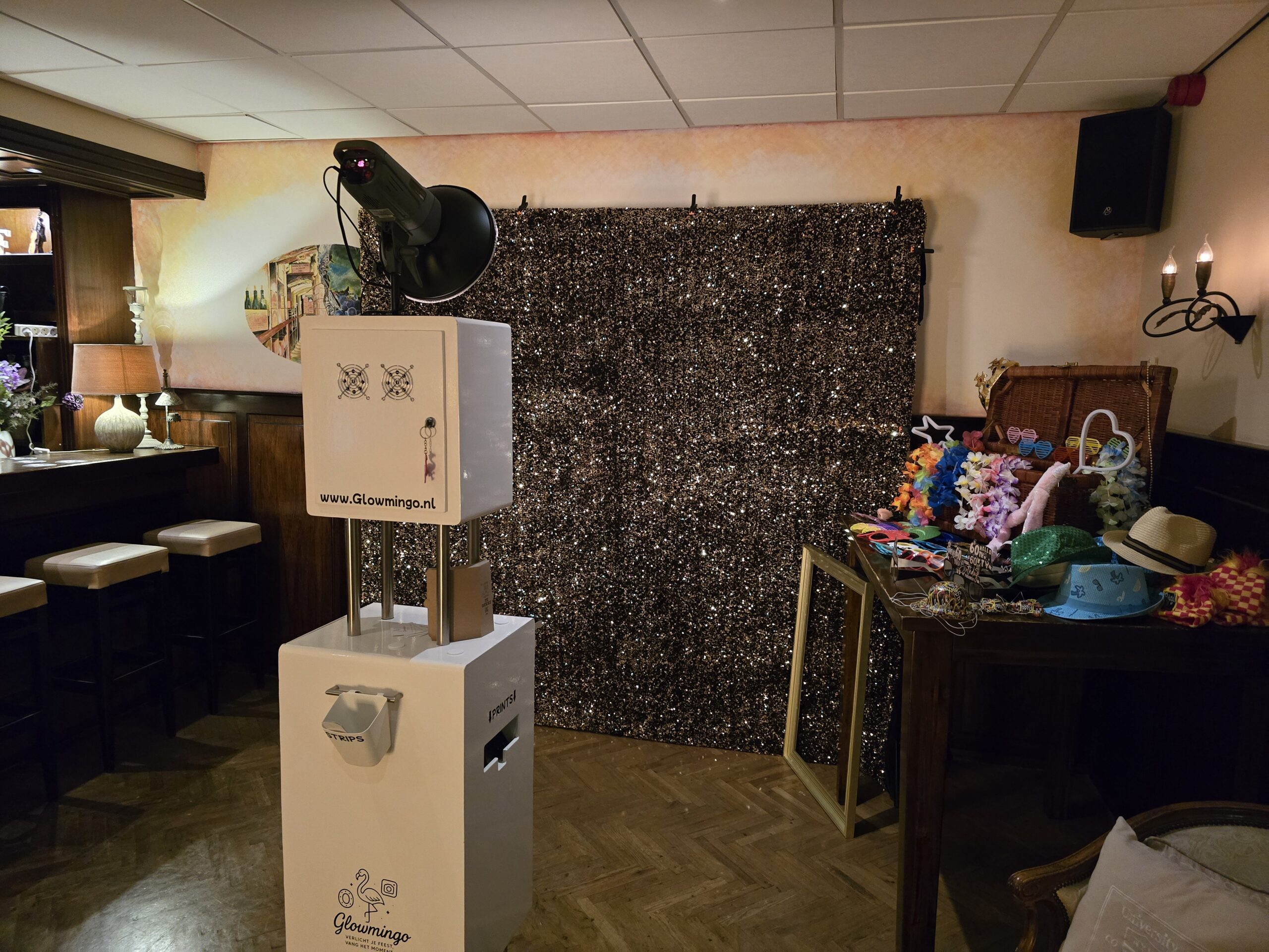 Photobooth met achterwand en luxe props Photobooth met achterwand en luxe props